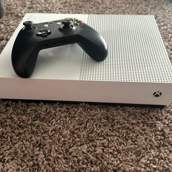 new xbox 1 all digital 1 tb - Picture 1 of 2